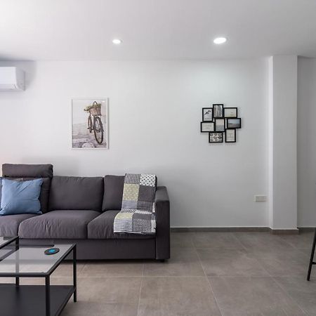 Odyssey - Captivating 2-Bedroom Retreat In Larnaca Lárnaca Exterior foto